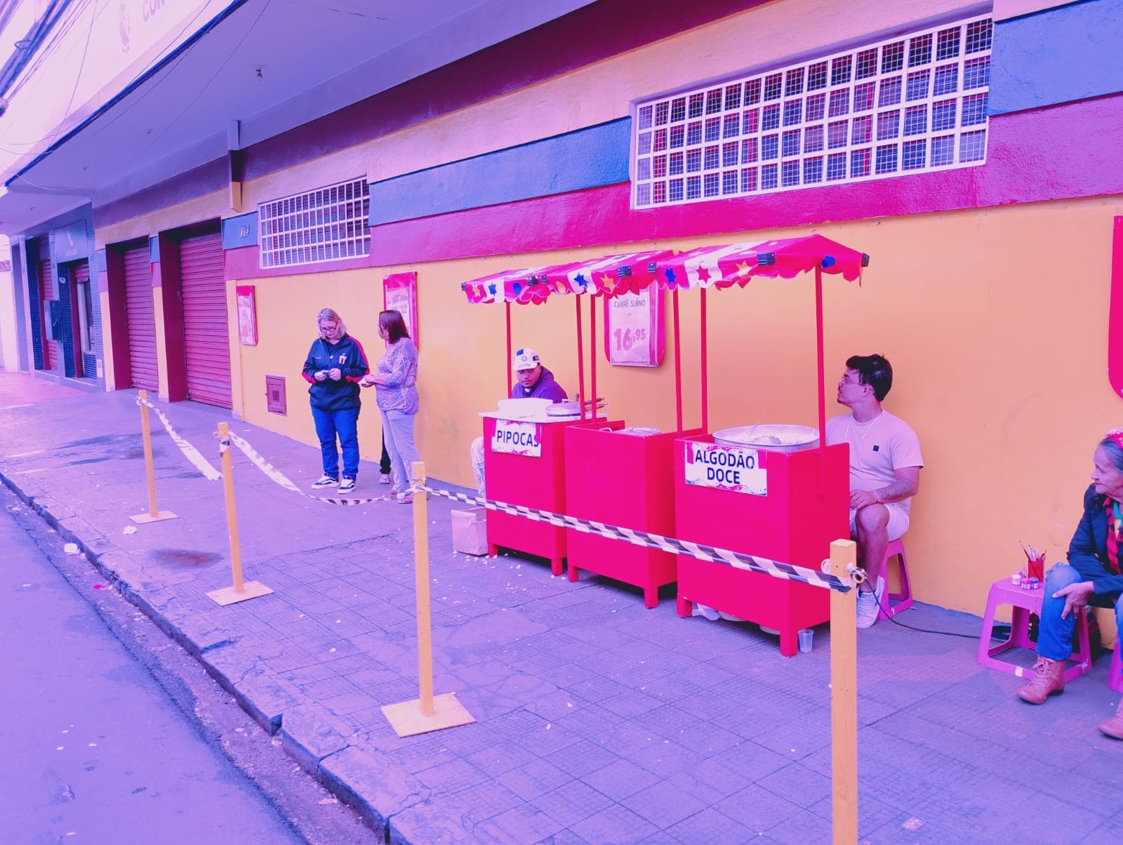 Barracas de Pipoca e Algodão Doce na Rua